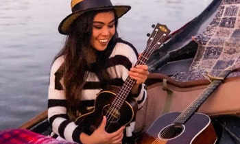 Live Musician on Your Gondola Cruise