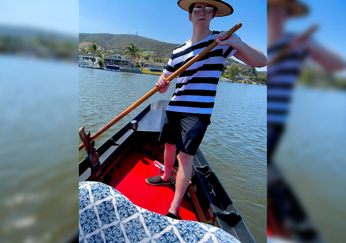 Learn to row a venetian gondola